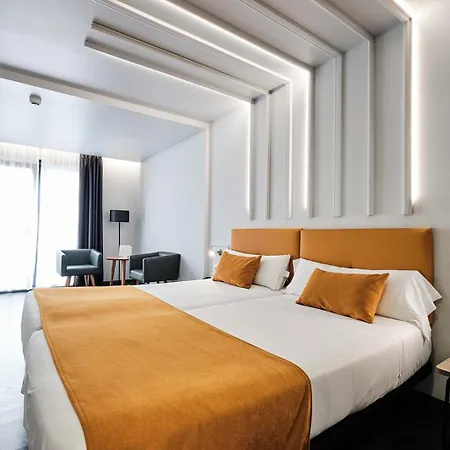 Hotel Lux Santiago 3*