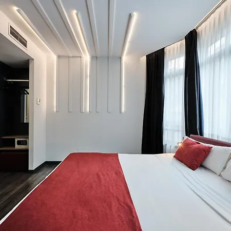 Hotel Lux Santiago 3*