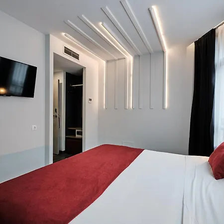 Hotel Lux Santiago 3*